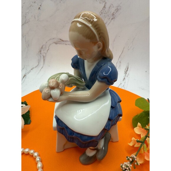Copenhagen B&G Bing & Grondahl Ida's Flowers Girl W Tulips 2298 Figurine.‎ Mint - Picture 10 of 10
